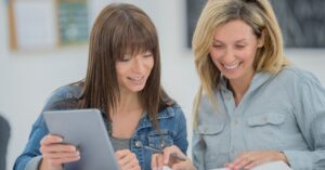 כתיבה בגוף שלישי: למה זה חשוב בעבודה אקדמית ואיך לשמור על סגנון אחיד